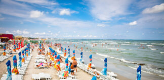 Incertitudinea economică îi face pe români să își rezerve vacanțele din timp. 440 lei / noapte este prețul mediu al cazărilor pe litoral în sezonul 2026 Incertitudinea economică îi face pe români să își rezerve vacanțele din timp. 440 lei / noapte este prețul mediu al cazărilor pe litoral în sezonul 2026