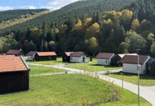 Românii fug de hotelurile aglomerate: vacanțele în vile private devin noul lux