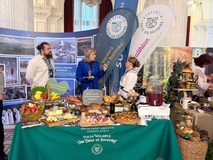 Bucovina își promovează turismul alternativ și gastronomia locală la Târgul Internațional VIA MOLDAVIA de la Palatul Parlamentului Bucovina își promovează turismul alternativ și gastronomia locală la Târgul Internațional VIA MOLDAVIA de la Palatul Parlamentului